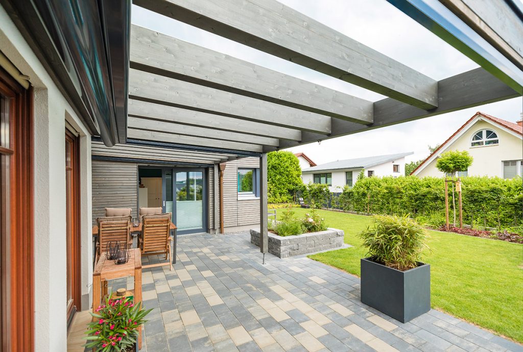 Anbau, Terrasse und Gartenhaus aus einem Guss